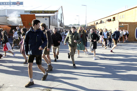 Wiesn Anstich auf dem Oktoberfest 2019 im Schottenhamel Festzelt in München