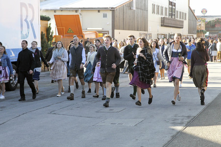 Wiesn Anstich auf dem Oktoberfest 2019 im Schottenhamel Festzelt in München