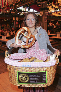 Wiesn Anstich auf dem Oktoberfest 2019 im Schottenhamel Festzelt in München