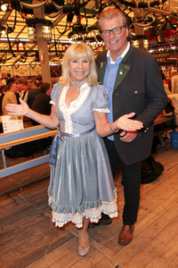 Wiesn Anstich auf dem Oktoberfest 2019 im Schottenhamel Festzelt in München