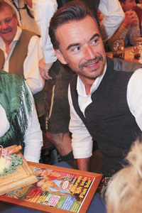 Wiesn Anstich auf dem Oktoberfest 2019 im Schottenhamel Festzelt in München