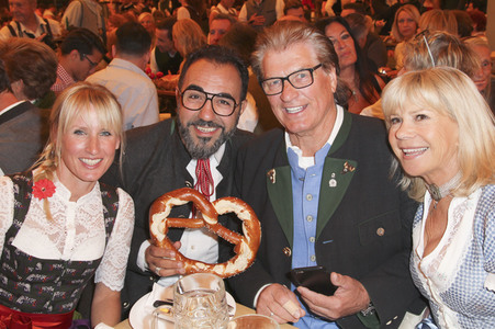 Wiesn Anstich auf dem Oktoberfest 2019 im Schottenhamel Festzelt in München