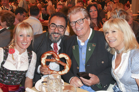 Wiesn Anstich auf dem Oktoberfest 2019 im Schottenhamel Festzelt in München