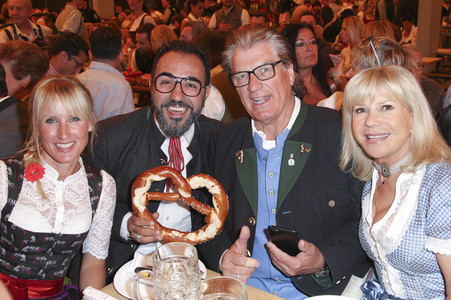 Wiesn Anstich auf dem Oktoberfest 2019 im Schottenhamel Festzelt in München