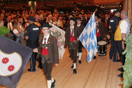 Wiesn Anstich auf dem Oktoberfest 2019 im Schottenhamel Festzelt in München