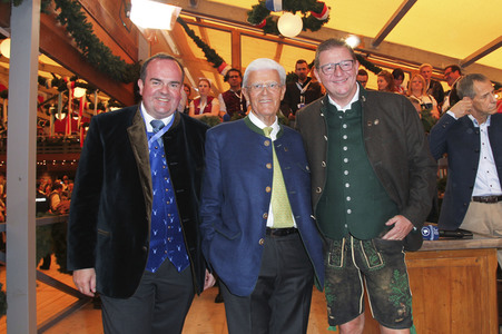 Wiesn Anstich auf dem Oktoberfest 2019 im Schottenhamel Festzelt in München