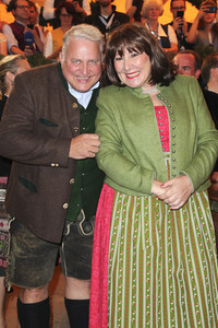 Wiesn Anstich auf dem Oktoberfest 2019 im Schottenhamel Festzelt in München
