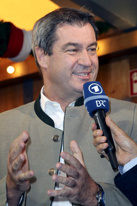 Wiesn Anstich auf dem Oktoberfest 2019 im Schottenhamel Festzelt in München