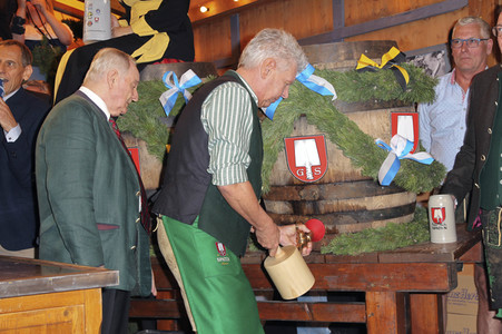 Wiesn Anstich auf dem Oktoberfest 2019 im Schottenhamel Festzelt in München