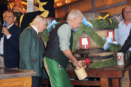 Wiesn Anstich auf dem Oktoberfest 2019 im Schottenhamel Festzelt in München