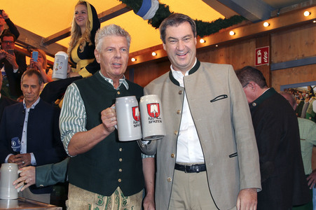 Wiesn Anstich auf dem Oktoberfest 2019 im Schottenhamel Festzelt in München