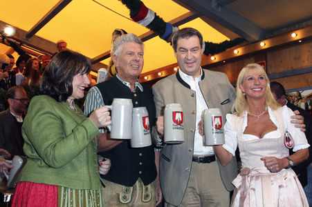 Wiesn Anstich auf dem Oktoberfest 2019 im Schottenhamel Festzelt in München