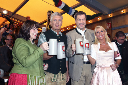 Wiesn Anstich auf dem Oktoberfest 2019 im Schottenhamel Festzelt in München