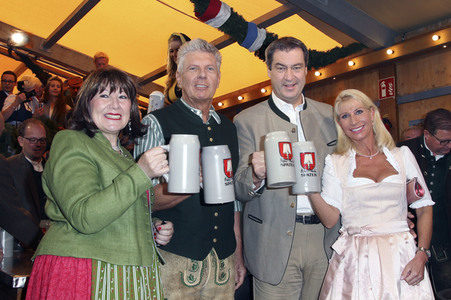 Wiesn Anstich auf dem Oktoberfest 2019 im Schottenhamel Festzelt in München