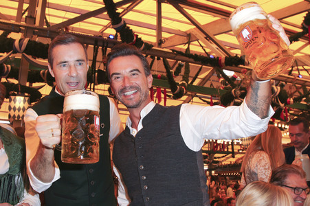 Wiesn Anstich auf dem Oktoberfest 2019 im Schottenhamel Festzelt in München