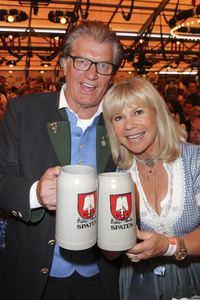 Wiesn Anstich auf dem Oktoberfest 2019 im Schottenhamel Festzelt in München