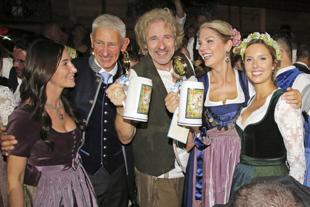 Im Marstall Festzelt auf dem Oktoberfest 2019 in München