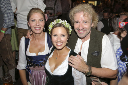 Im Marstall Festzelt auf dem Oktoberfest 2019 in München