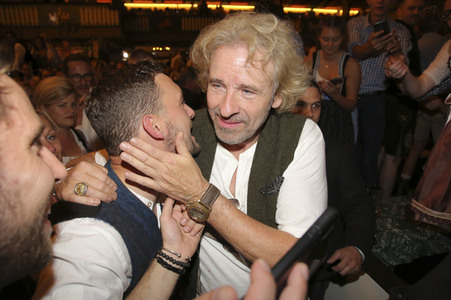 Im Marstall Festzelt auf dem Oktoberfest 2019 in München