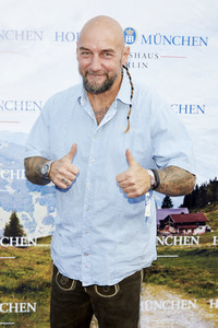 Offizieller Wiesn Anstich 2019 im Hofbräu Berlin