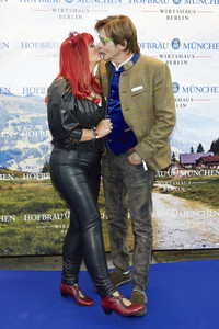 Offizieller Wiesn Anstich 2019 im Hofbräu Berlin