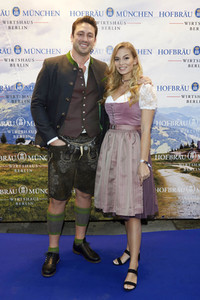 Offizieller Wiesn Anstich 2019 im Hofbräu Berlin