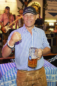Offizieller Wiesn Anstich 2019 im Hofbräu Berlin