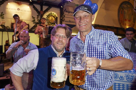 Offizieller Wiesn Anstich 2019 im Hofbräu Berlin
