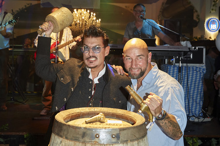 Offizieller Wiesn Anstich 2019 im Hofbräu Berlin
