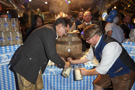 Offizieller Wiesn Anstich 2019 im Hofbräu Berlin
