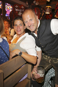 In Käfers Wiesn Schänke auf dem Oktoberfest 2019 in München