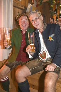 In Kufflers Weinzelt auf dem Oktoberfest 2019 in München