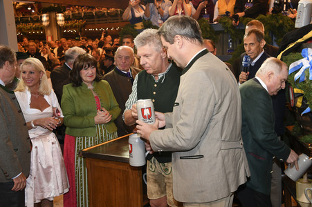 Wiesn Anstich auf dem Oktoberfest 2019 im Schottenhamel Festzelt in München