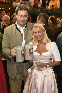 Wiesn Anstich auf dem Oktoberfest 2019 im Schottenhamel Festzelt in München