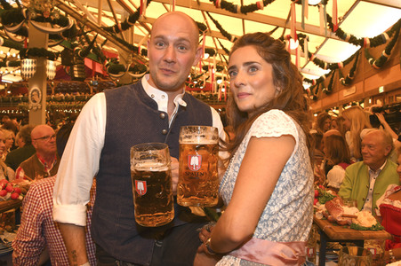 Wiesn Anstich auf dem Oktoberfest 2019 im Schottenhamel Festzelt in München