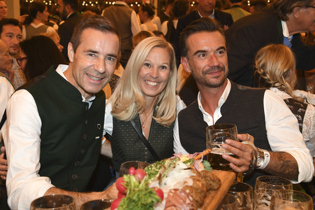 Wiesn Anstich auf dem Oktoberfest 2019 im Schottenhamel Festzelt in München