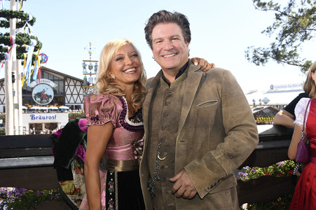 Wiesn Anstich auf dem Oktoberfest 2019 im Schottenhamel Festzelt in München