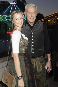 In Käfers Wiesn Schänke auf dem Oktoberfest 2019 in München