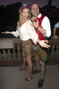 In Käfers Wiesn Schänke auf dem Oktoberfest 2019 in München