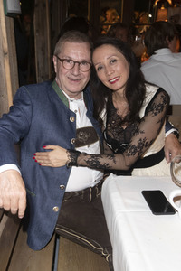 In Käfers Wiesn Schänke auf dem Oktoberfest 2019 in München