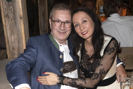 In Käfers Wiesn Schänke auf dem Oktoberfest 2019 in München