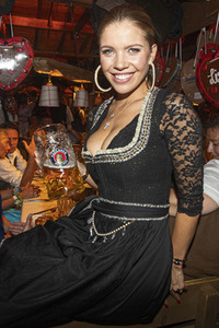 In Käfers Wiesn Schänke auf dem Oktoberfest 2019 in München