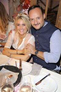 Cathy Hummels Wiesn-Bummel auf dem Oktoberfest 2019 im München