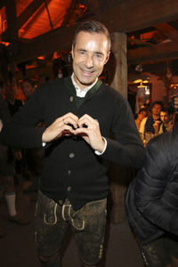 Cathy Hummels Wiesn-Bummel auf dem Oktoberfest 2019 im München