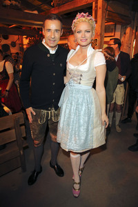 Cathy Hummels Wiesn-Bummel auf dem Oktoberfest 2019 im München