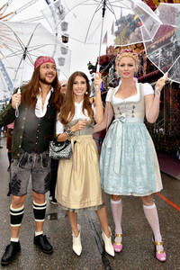 Cathy Hummels Wiesn-Bummel auf dem Oktoberfest 2019 im München