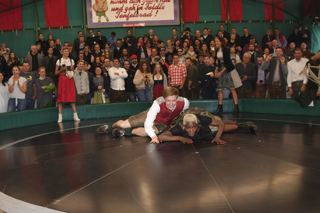 Cathy Hummels Wiesn-Bummel auf dem Oktoberfest 2019 im München