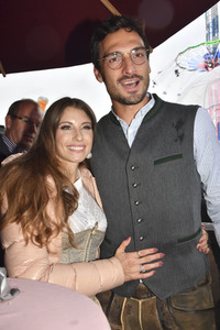 Cathy Hummels Wiesn-Bummel auf dem Oktoberfest 2019 im München