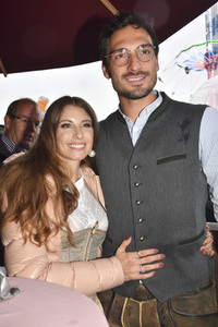 Cathy Hummels Wiesn-Bummel auf dem Oktoberfest 2019 im München