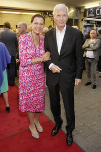 Premiere der Spielzeit 2019/2020 des Hansa Theater in Hamburg